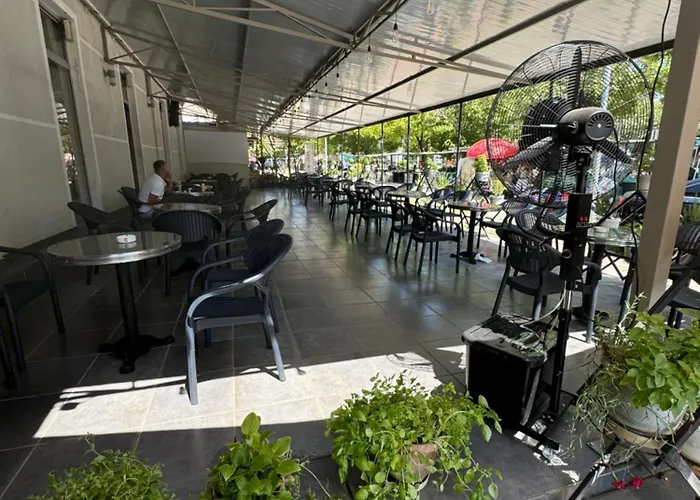 Kombinat تيرانا